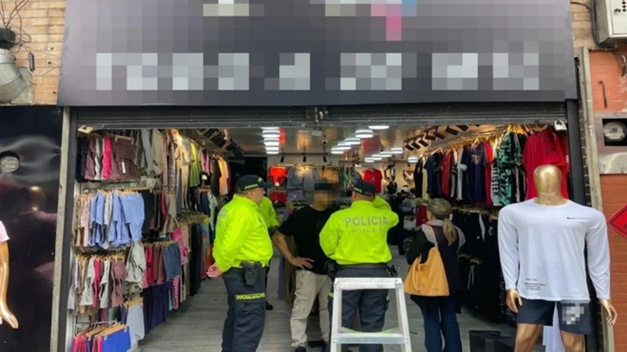 ¡Golpe al contrabando en el centro de Medellín! Más de $1.000 millones en confecciones incautadas