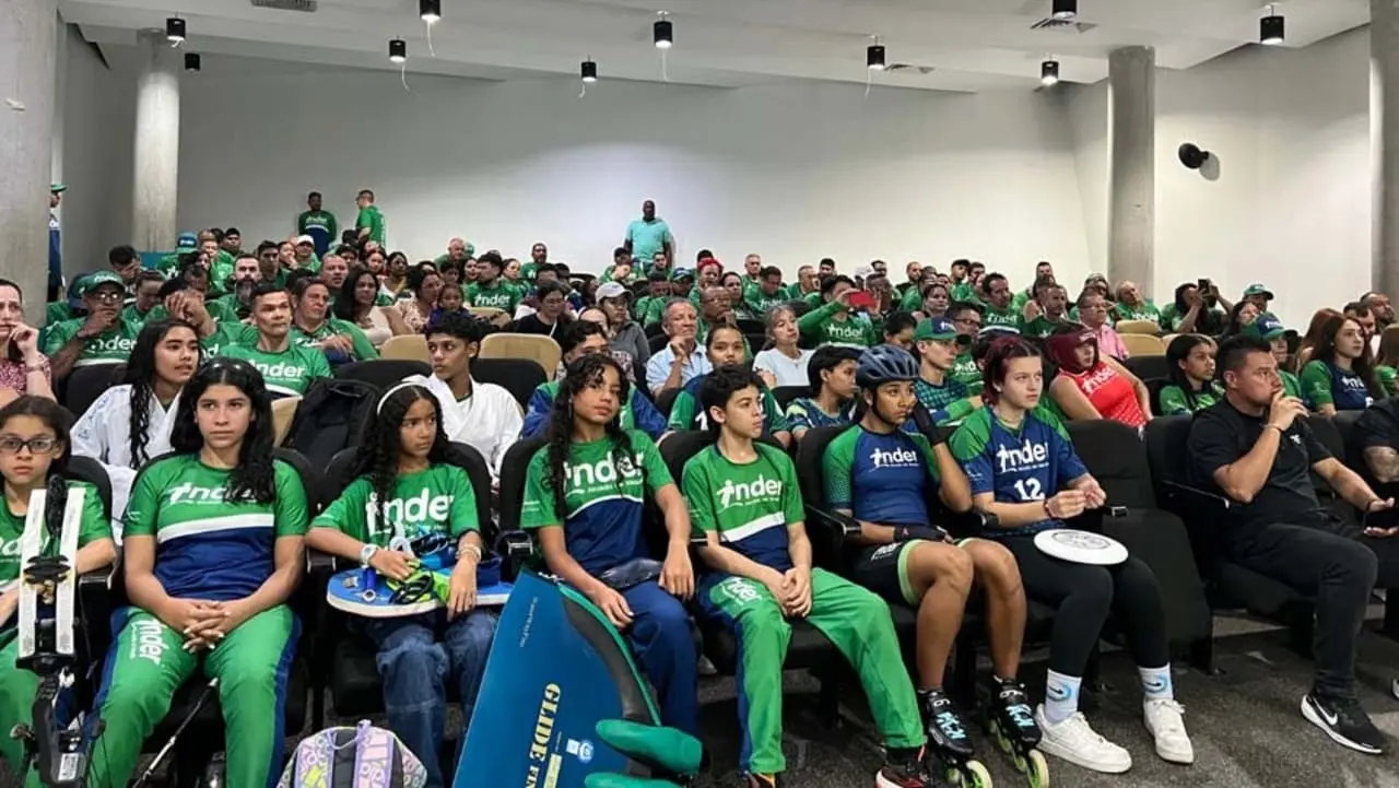 La Alcaldía de Medellín entrega nuevos implementos deportivos a más de 4.500 atletas