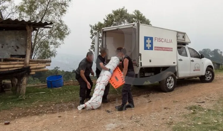 Investigan la muerte de hombre hallado con golpes en la vía a Santa Elena