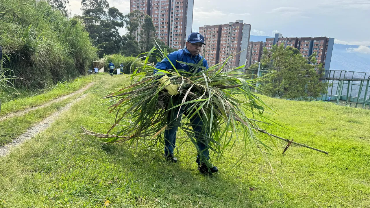  recuperan espacio público con jornada de limpieza 