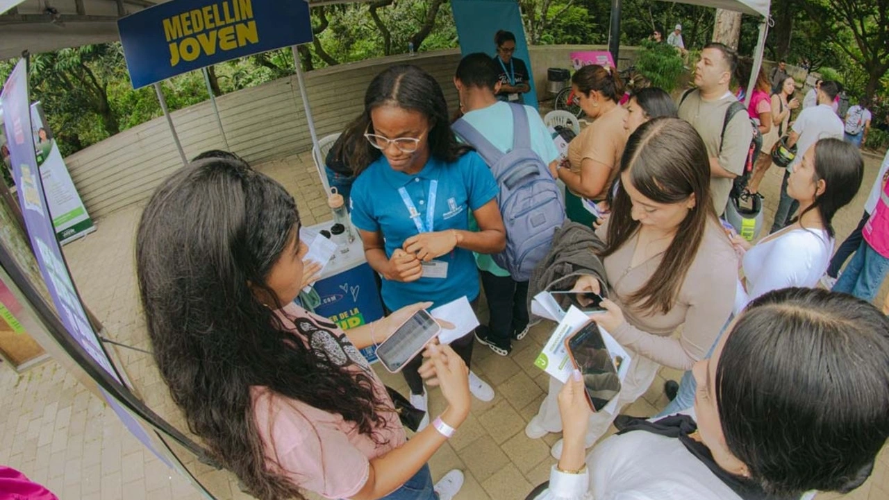 ¡Medellín Joven cumple 10 años y renueva su plataforma para impulsar el futuro de los jóvenes!