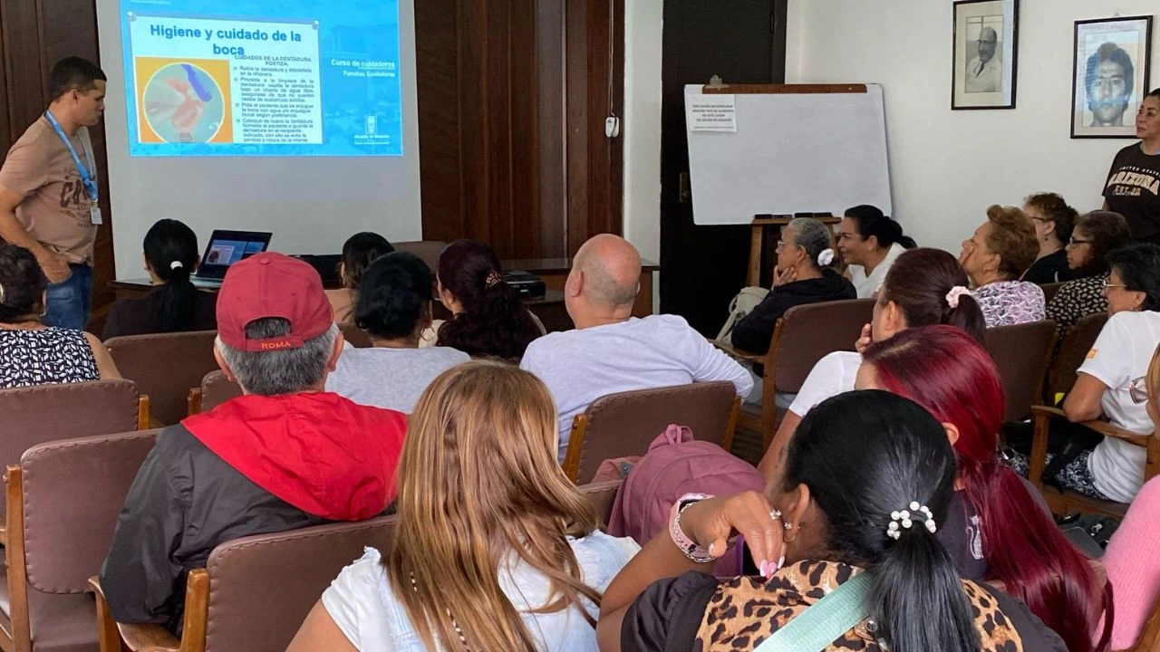 Alcaldía de Medellín apoya a 240 familias que cuidan adultos mayores