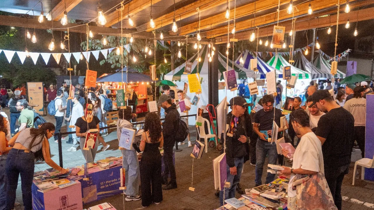 Medellín vibró con la lectura: éxito total en la Parada Juvenil 2025