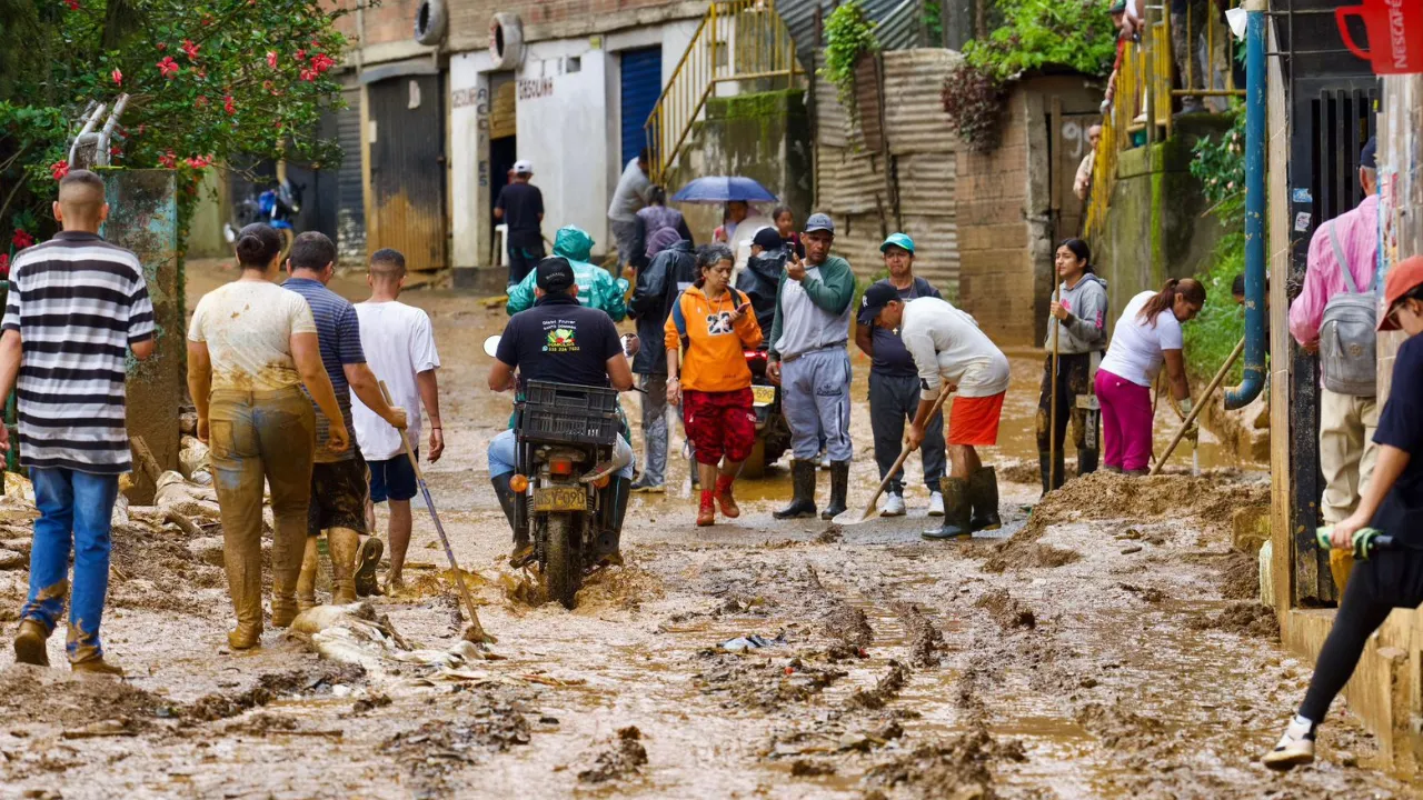 Más de 300 familias damnificadas por lluvias en Santo Domingo Savio reciben ayudas humanitarias