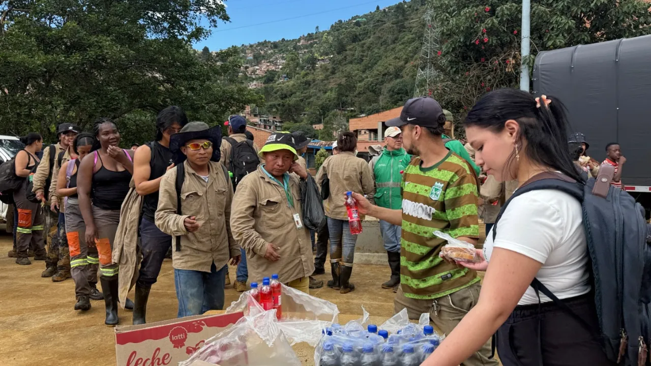 Más de 300 familias damnificadas por lluvias en Santo Domingo reciben ayudas humanitarias