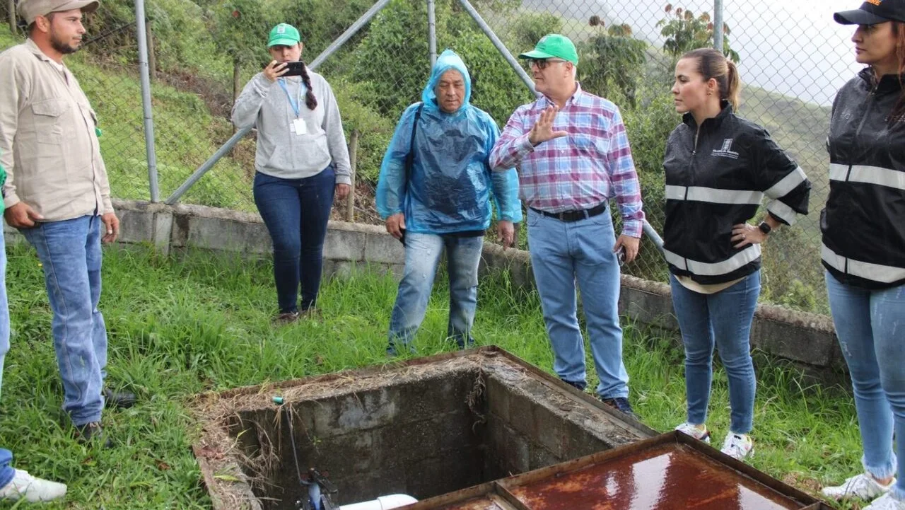 ¡San Cristóbal y Palmitas garantizan mejor agua! Fusión estratégica de acueductos rurales sin alzas