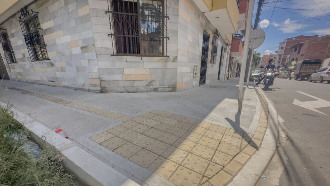 Medellín avanza en 64% en obras de andenes y vías peatonales en 42 sectores