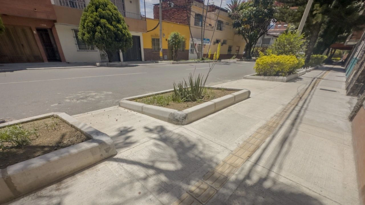 Medellín avanza en 64% en obras de andenes y vías peatonales en 42 sectores