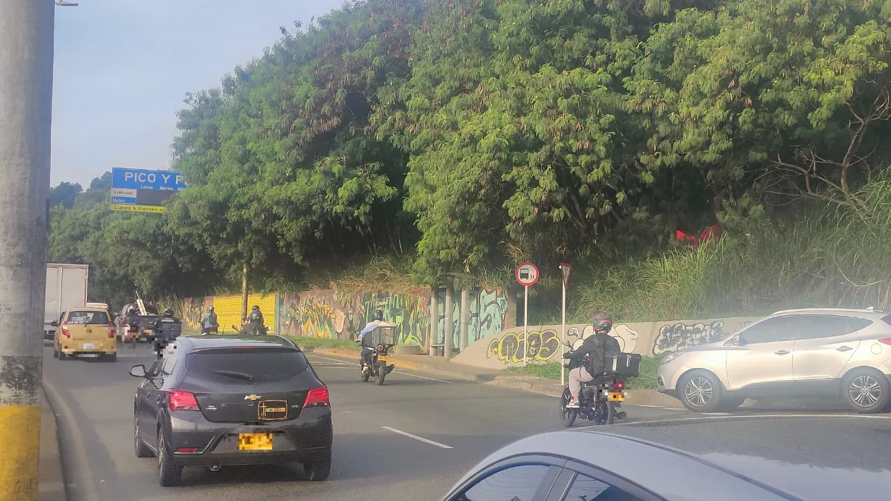 Hallan artefacto explosivo junto a bandera del ELN en Castilla, Medellín