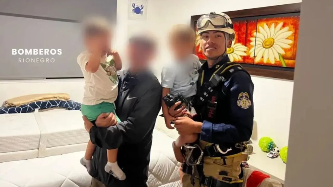 Bombero salvó a dos niños atrapados en un apartamento de Rionegro