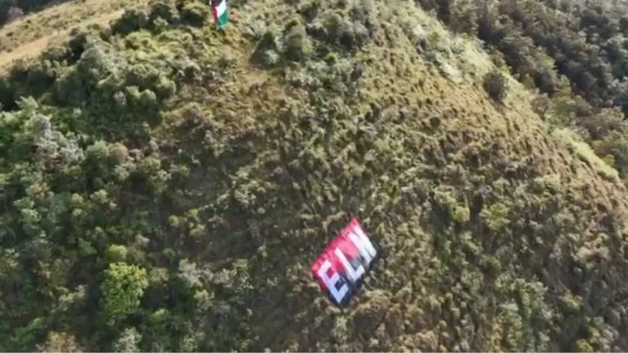 Apareció una bandera del ELN en San Antonio de Prado