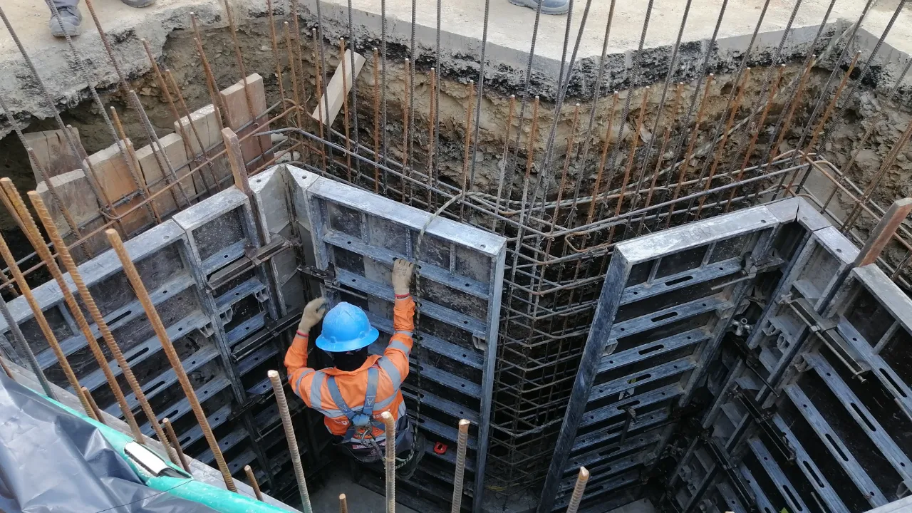 Arrancan más cierres en Calasanz por obras del Metro de la 80
