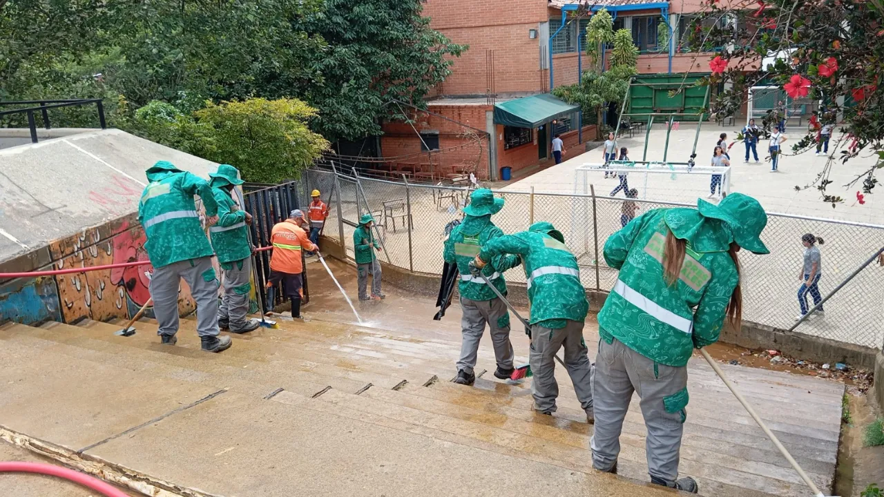 Colegio en Santo Domingo Savio fue recuperado tras avalancha