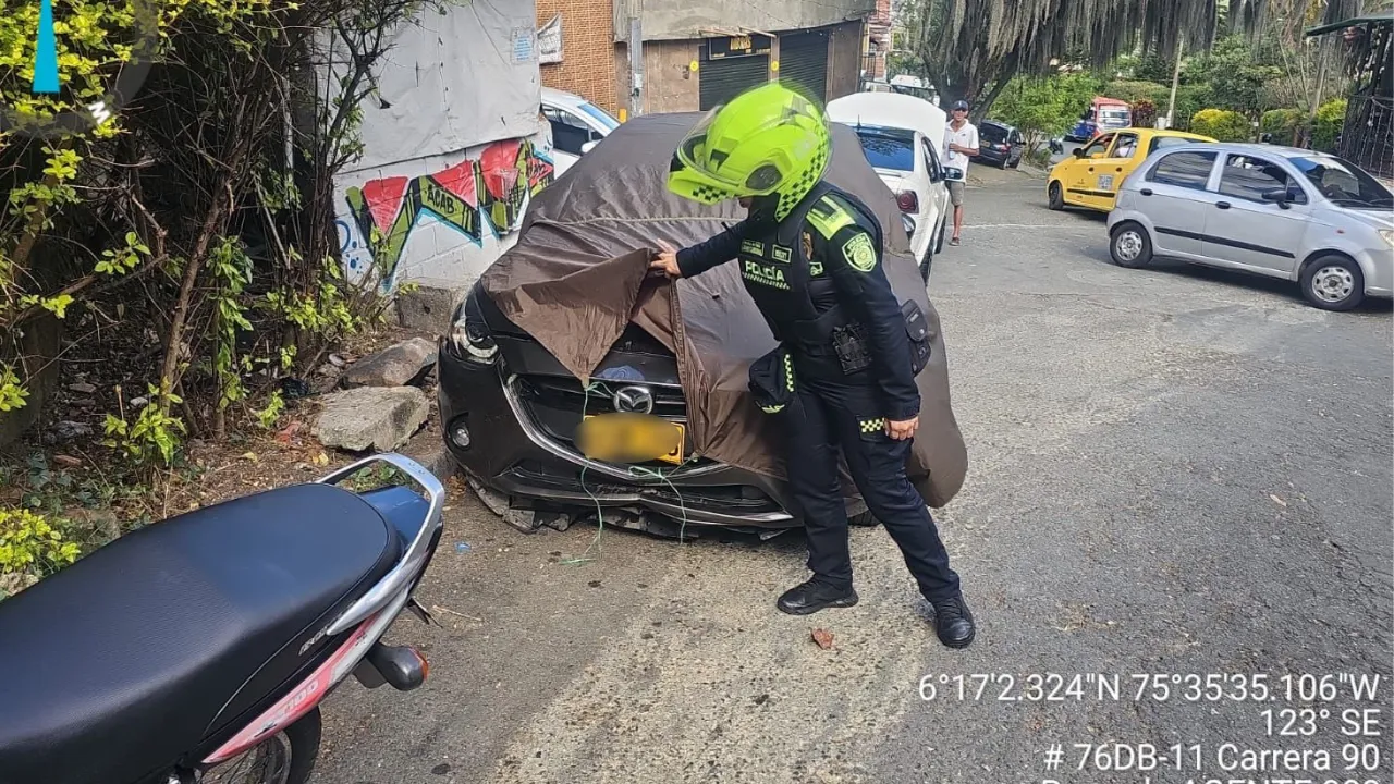 ¡Se dio a la fuga y lo pillaron! Carro fantasma causó dos choques dejando tres heridos
