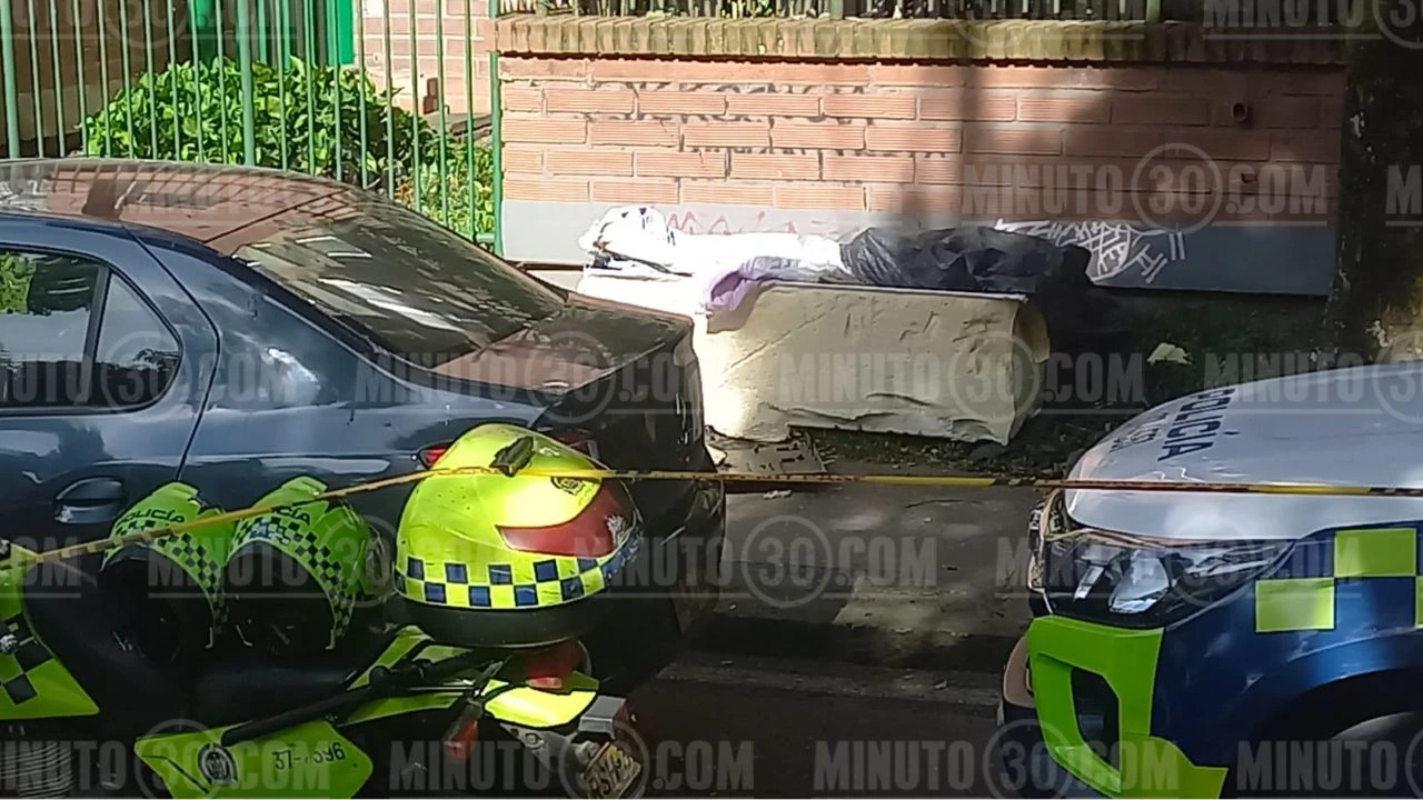 Identifican a hombre hallado muerto dentro de una nevera en Carlos E. Restrepo