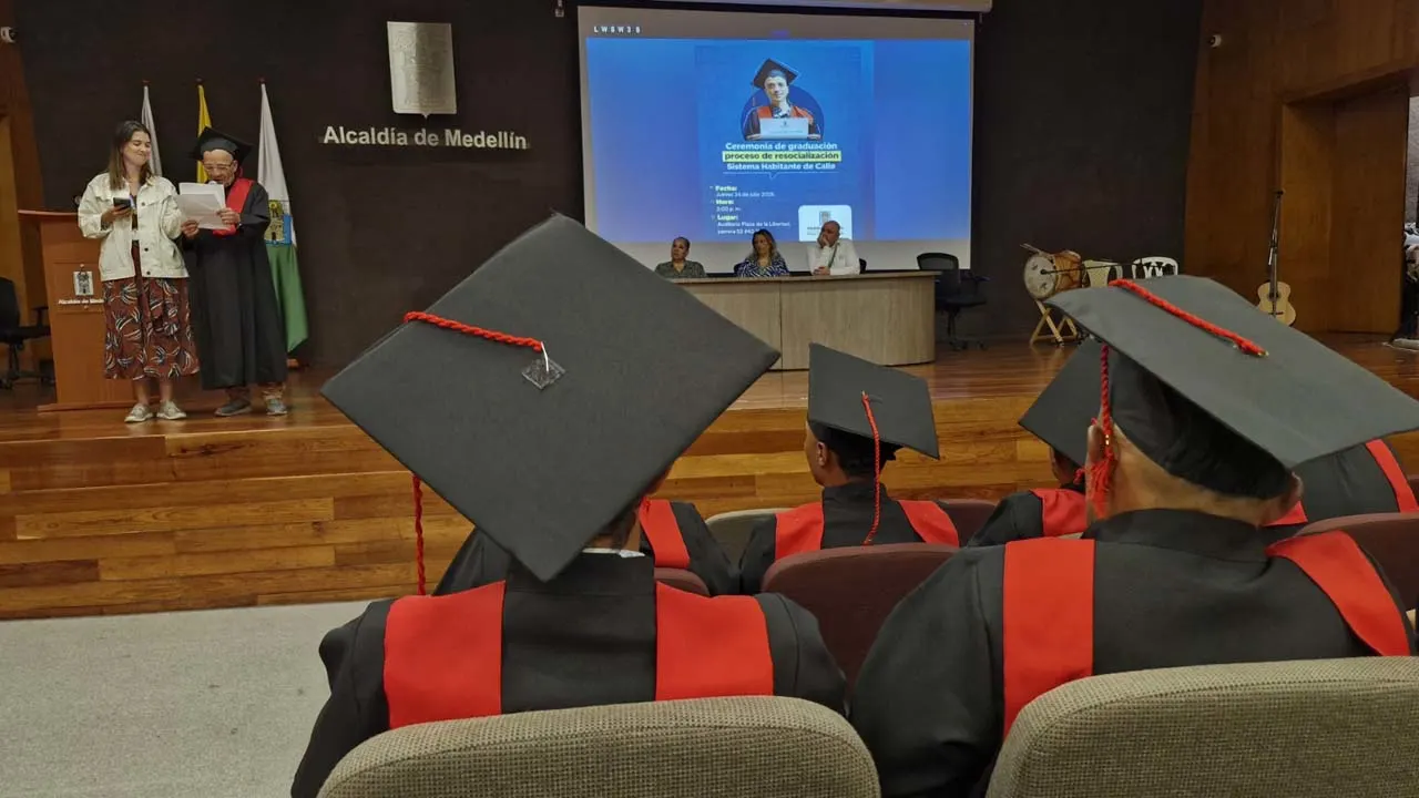 ¡De la calle a la oficina! 38 ex habitantes de calle transforman sus vidas y consiguen empleo en Medellín