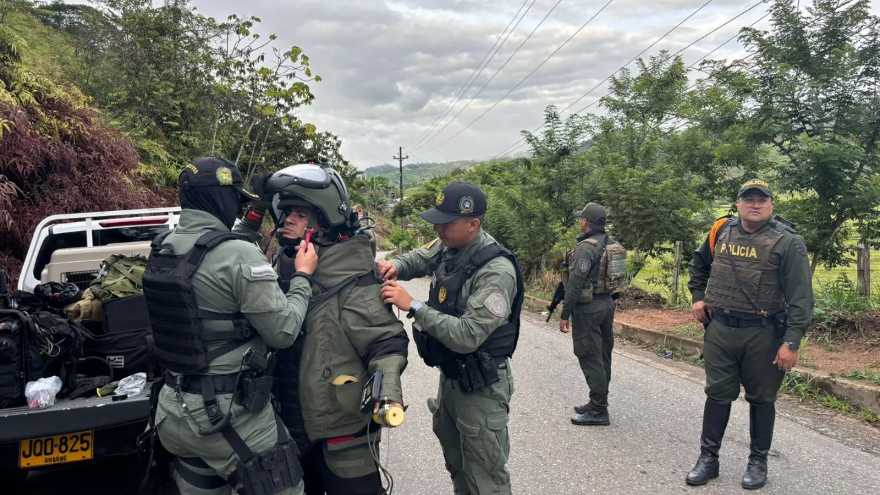 Pillan y desactivan tremendo explosivo en la vía entre Remedios - Caucasia