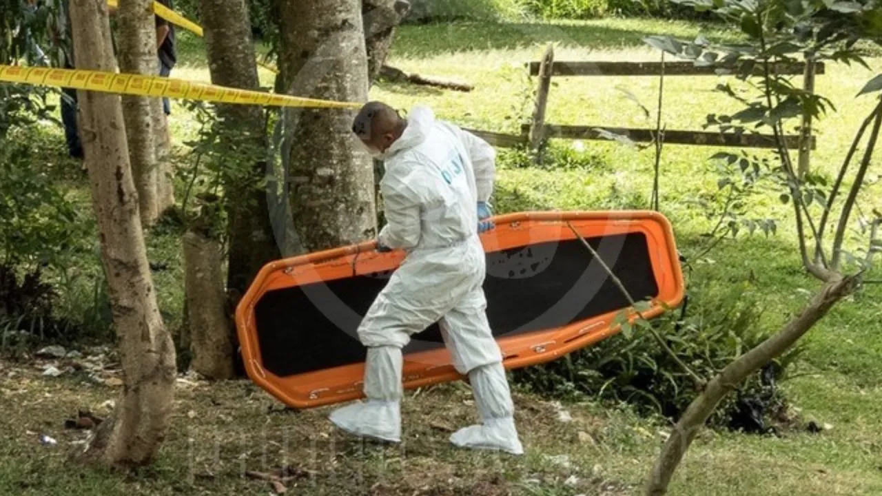 ¡Urgente! Una mujer murió luego de ser apuñalada, al parecer por su exnovio, en el barrio Pablo Escobar
