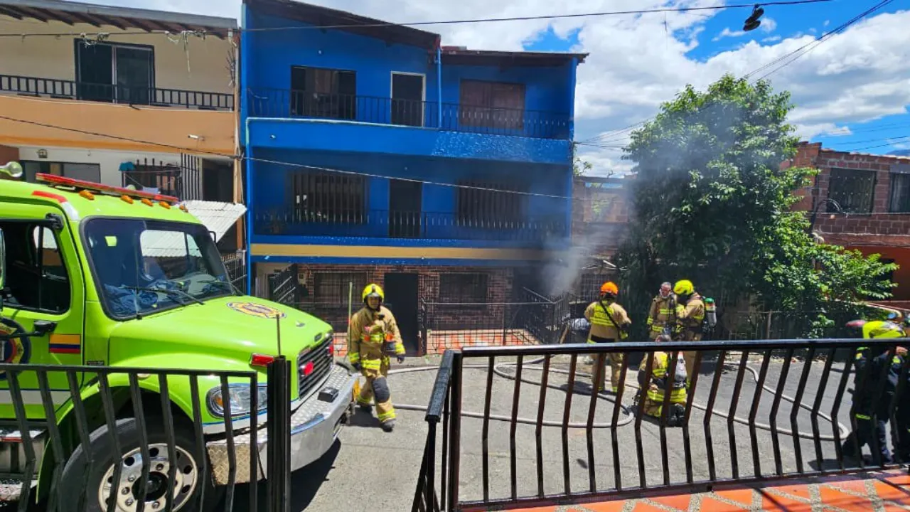 Bomberos controlaron el incendió en Andalucía que dejó dos lesionados