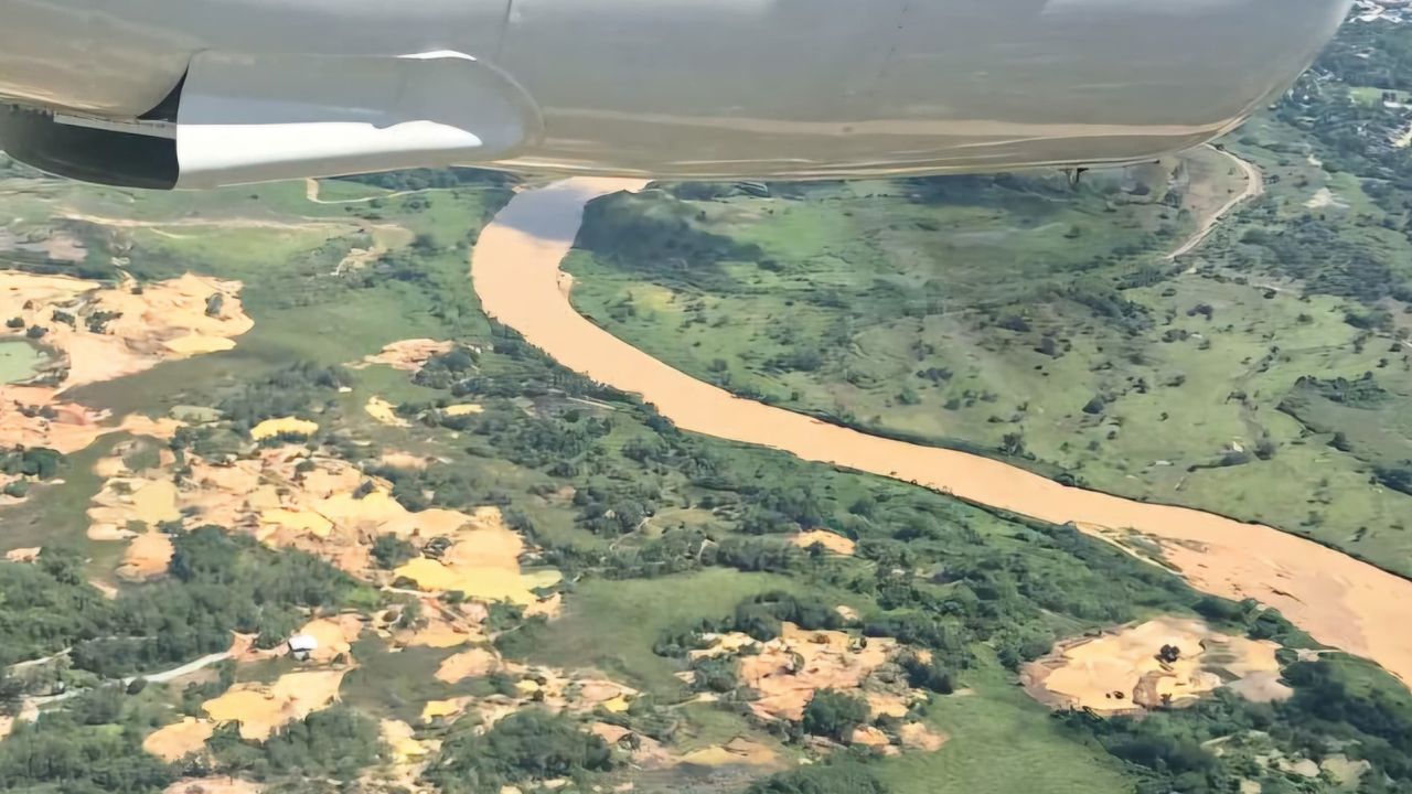 UNGRD refuerza diques en Nechí para prevenir desbordamientos del río Cauca