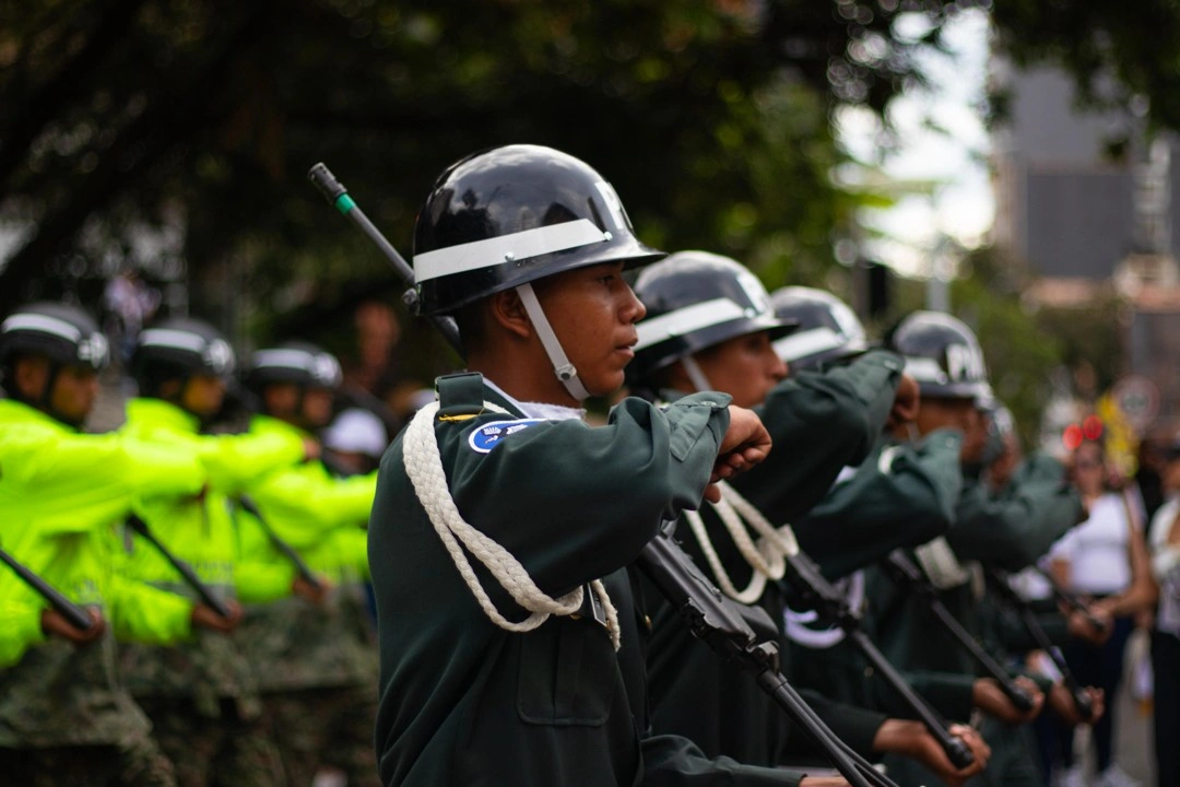 Sabaneta conmemora el Día de la Independencia de Colombia y fortalece su seguridad con entrega de parque automotor