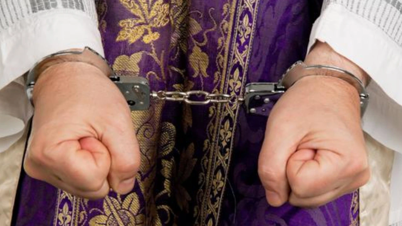 Cárcel para sacerdote que presuntamente realizó tocamientos a su sobrina de 11 años en Antioquia