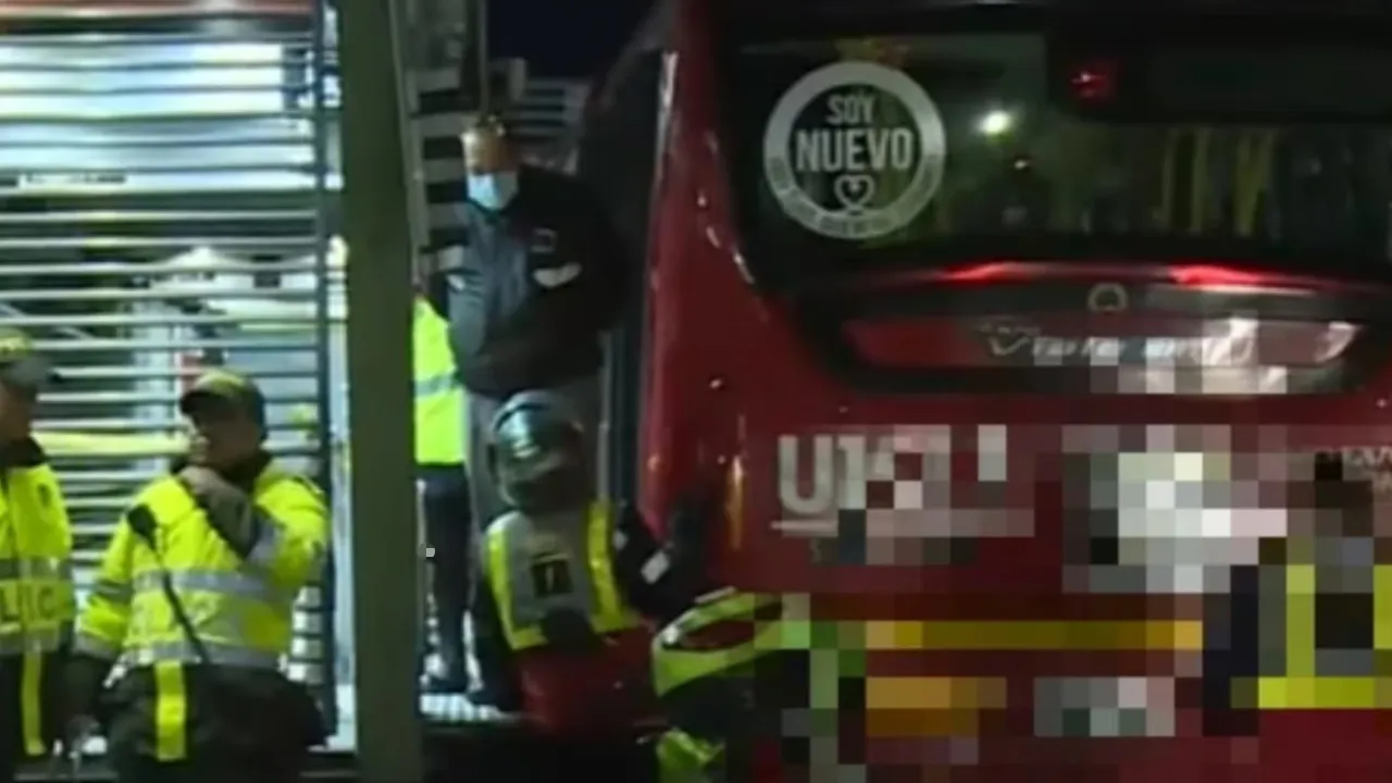 Murió apuñalado en un bus de TransMilenio tras una pelea con otro pasajero