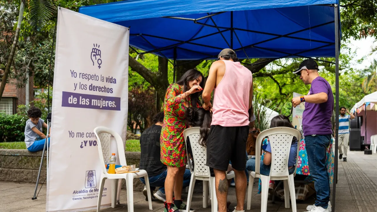 Medellín lidera la lucha contra la violencia de género con una innovadora escuela para hombres