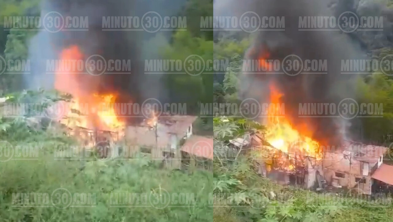 ¡Urgente! Voraz incendio consume varias casas en San Antonio de Prado