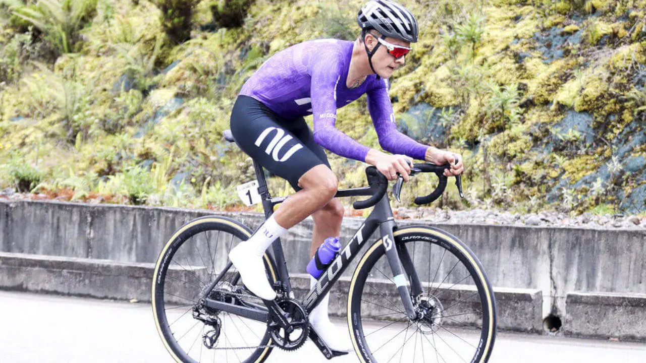 ¡Rodrigo Contreras es el nuevo líder de la Vuelta a Colombia!