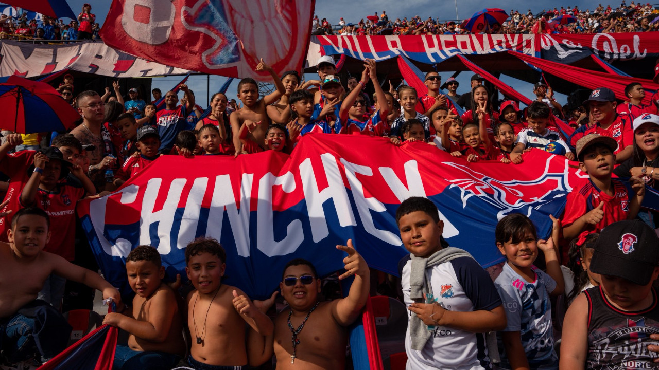 ‘Chinchex’ se toma la tribuna: La Rexixtenxia Norte crea un semillero de nuevos hinchas del DIM