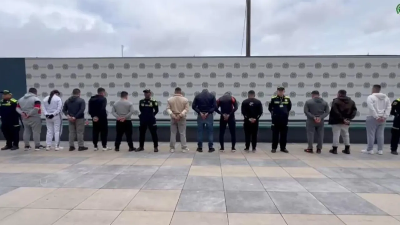 ¡Escándalo en la Policía de Bogotá! 12 uniformados son enviados a prisión por una red de corrupción