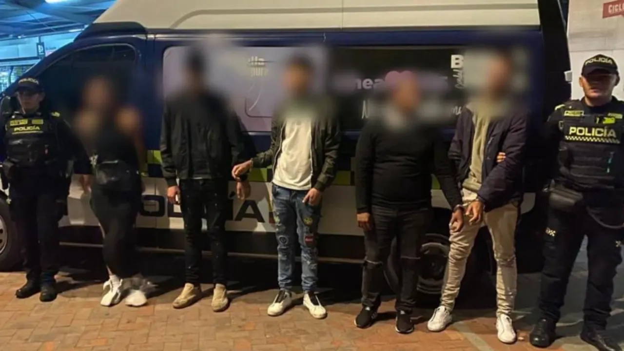 Policía intercepta un bus y captura en flagrancia a cinco ladrones de TransMilenio