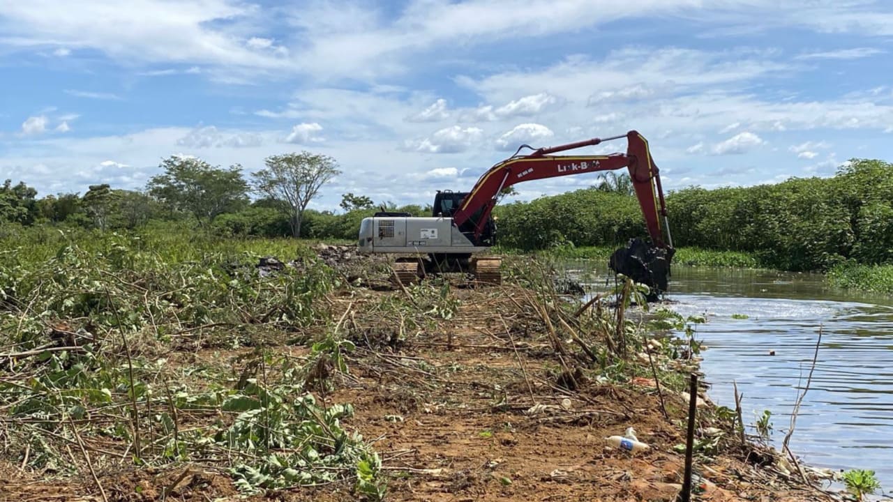 Con jarillones y limpieza de caños, el Dagran busca frenar las inundaciones en El Bagre, Antioquia