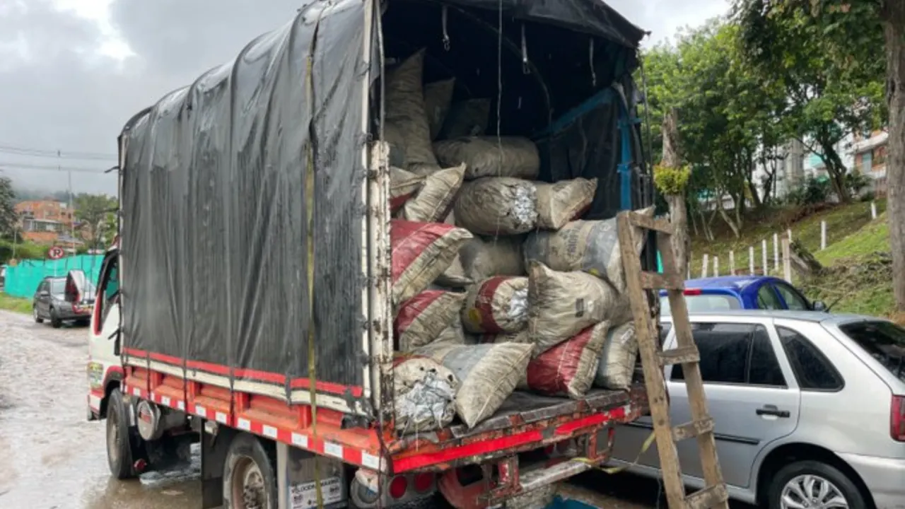 ¡Mega incautación! Decomisan 2 toneladas de carbón vegetal transportado ilegalmente en Fusagasugá