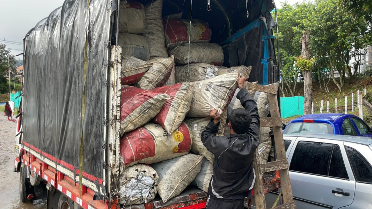 ¡Mega incautación! Decomisan 2 toneladas de carbón vegetal transportado ilegalmente en Fusagasugá