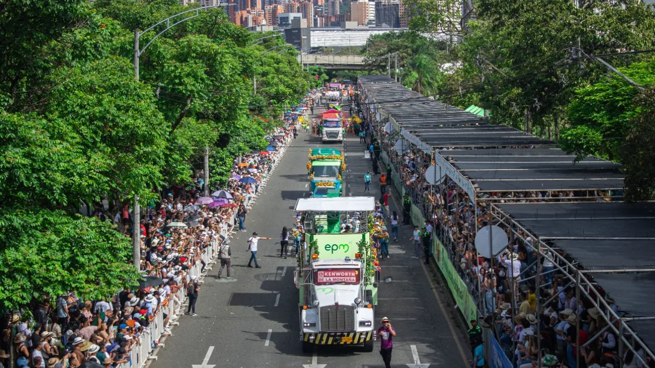 ¡Color, cultura y más de 300 mil personas! Así fue el Desfile Avenida Primavera en Medellín