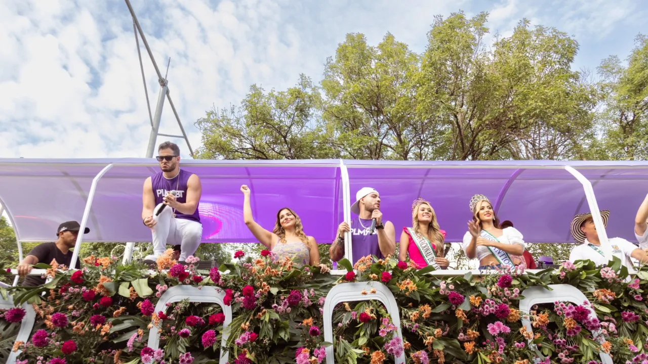 Desfile en la Avenida Primavera