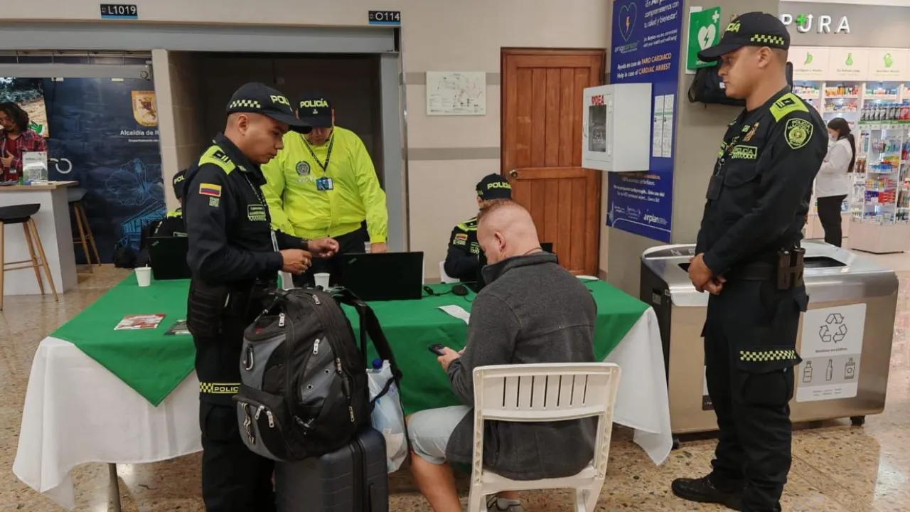  Medellín mete tecnología y mano dura en el aeropuerto por Feria de Flores