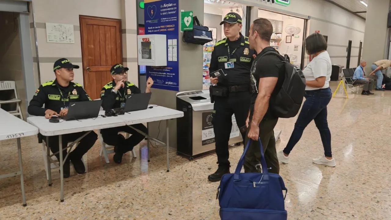  Medellín mete tecnología y mano dura en el aeropuerto por Feria de Flores