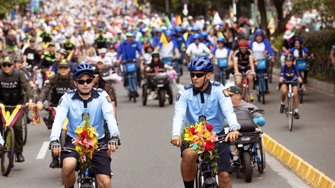 ¡Se tomaron las calles! Feria de las Flores rodó con más de 2 mil ciclistas y pura creatividad