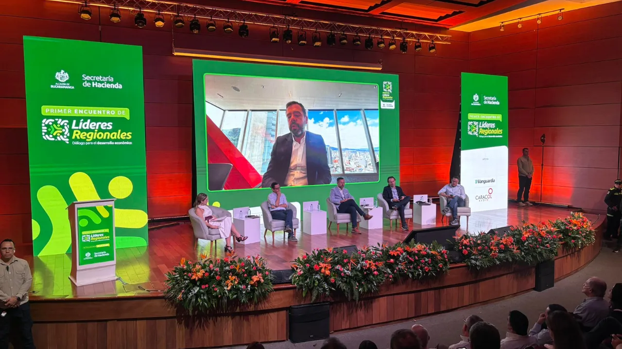 Fico Gutierrez en el encuentro de alcaldes 2