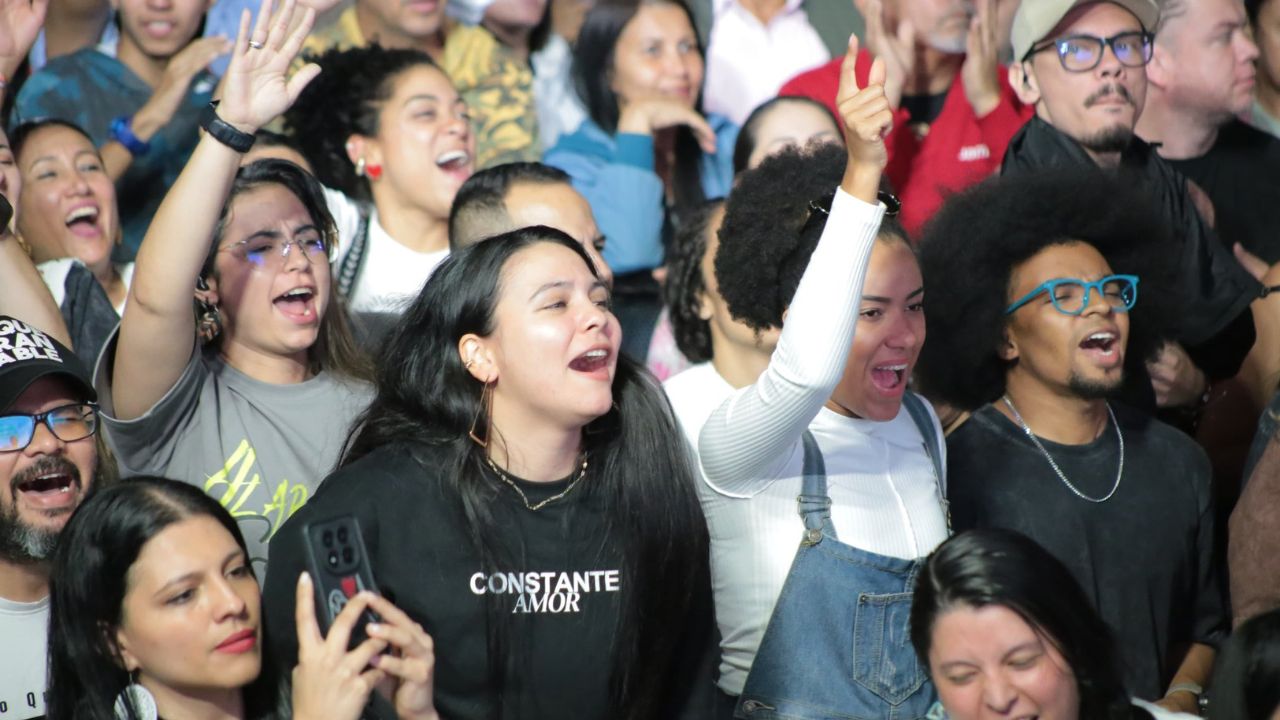  más de 200 mil asistentes