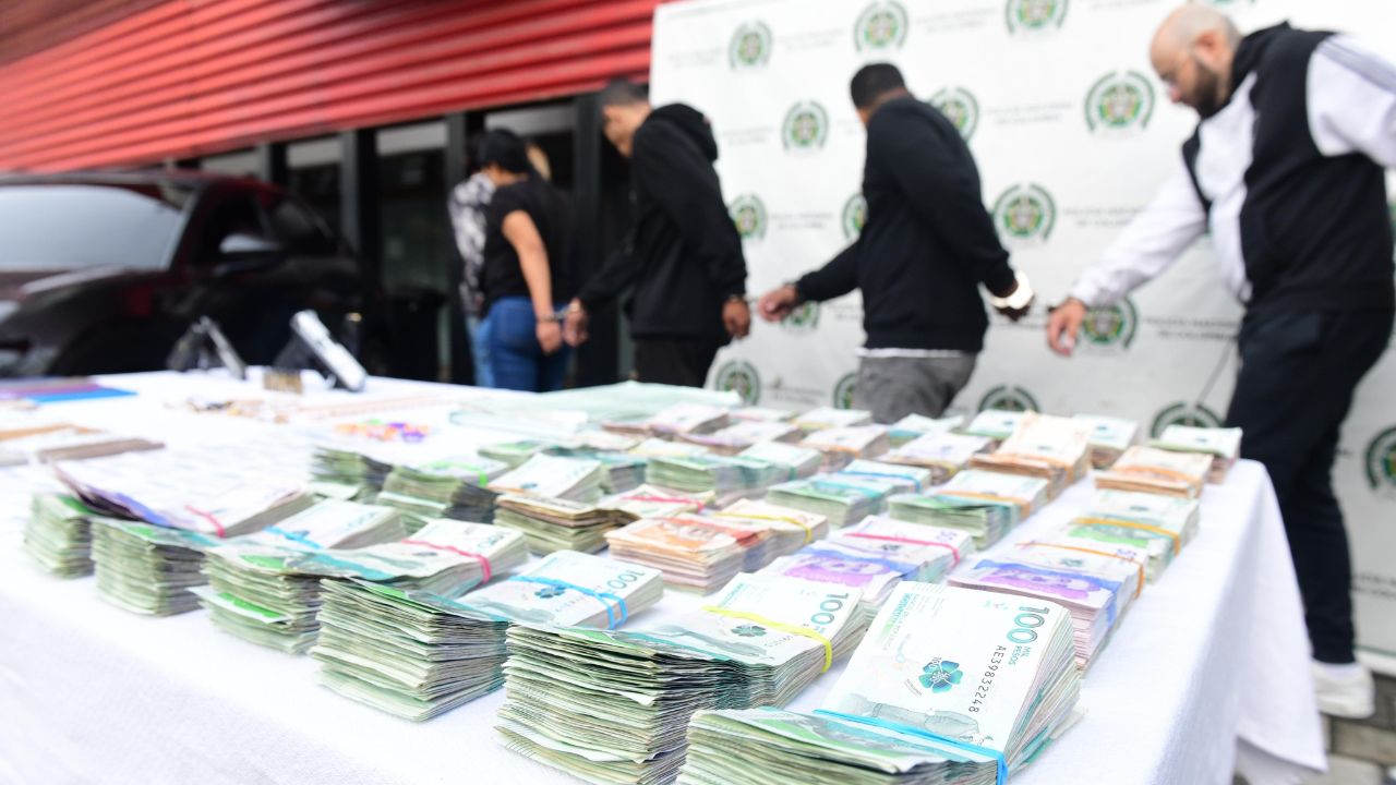  11 capturados y millones decomisados