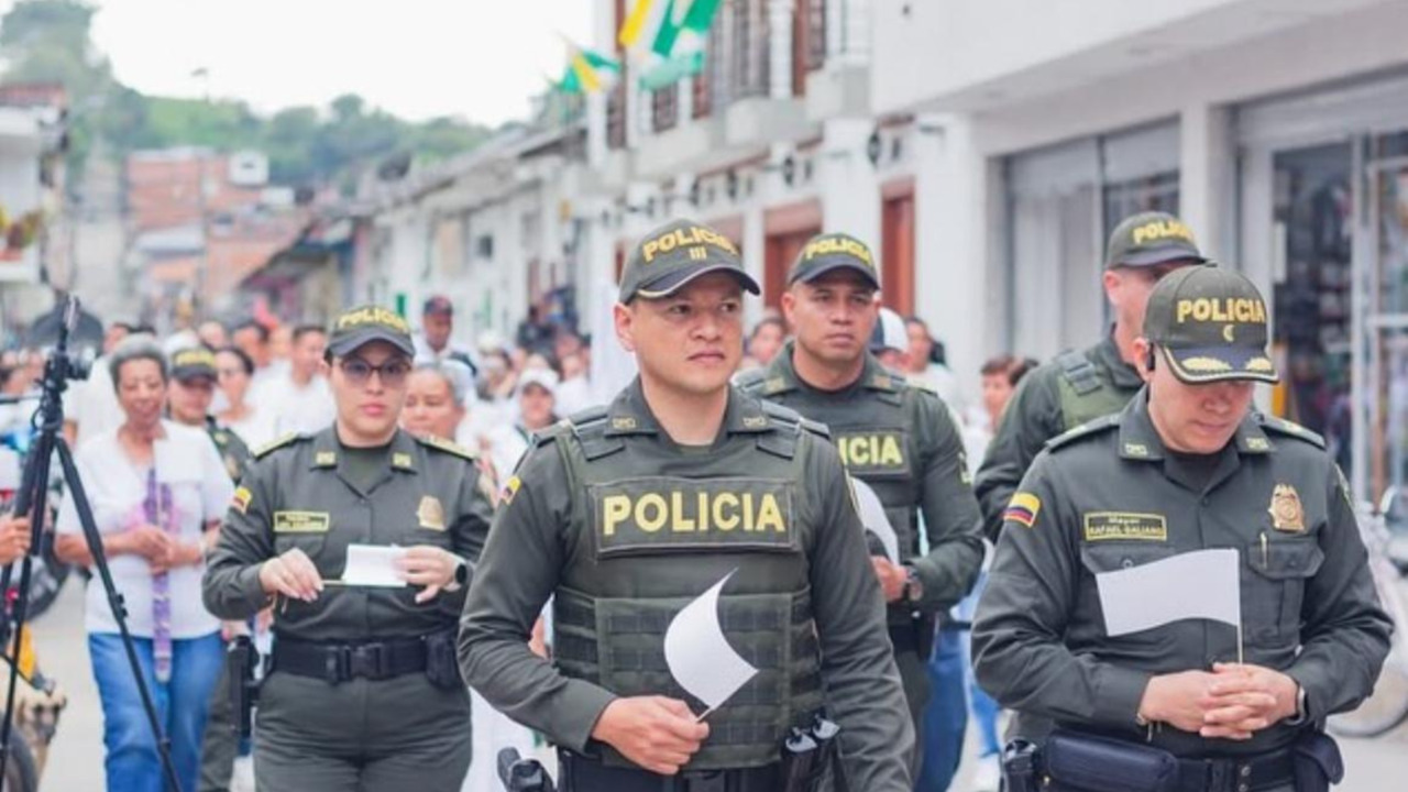 En una marcha por la paz, los habitantes de Amalfi exigieron seguridad tras el reciente ataque a helicóptero de la Policía