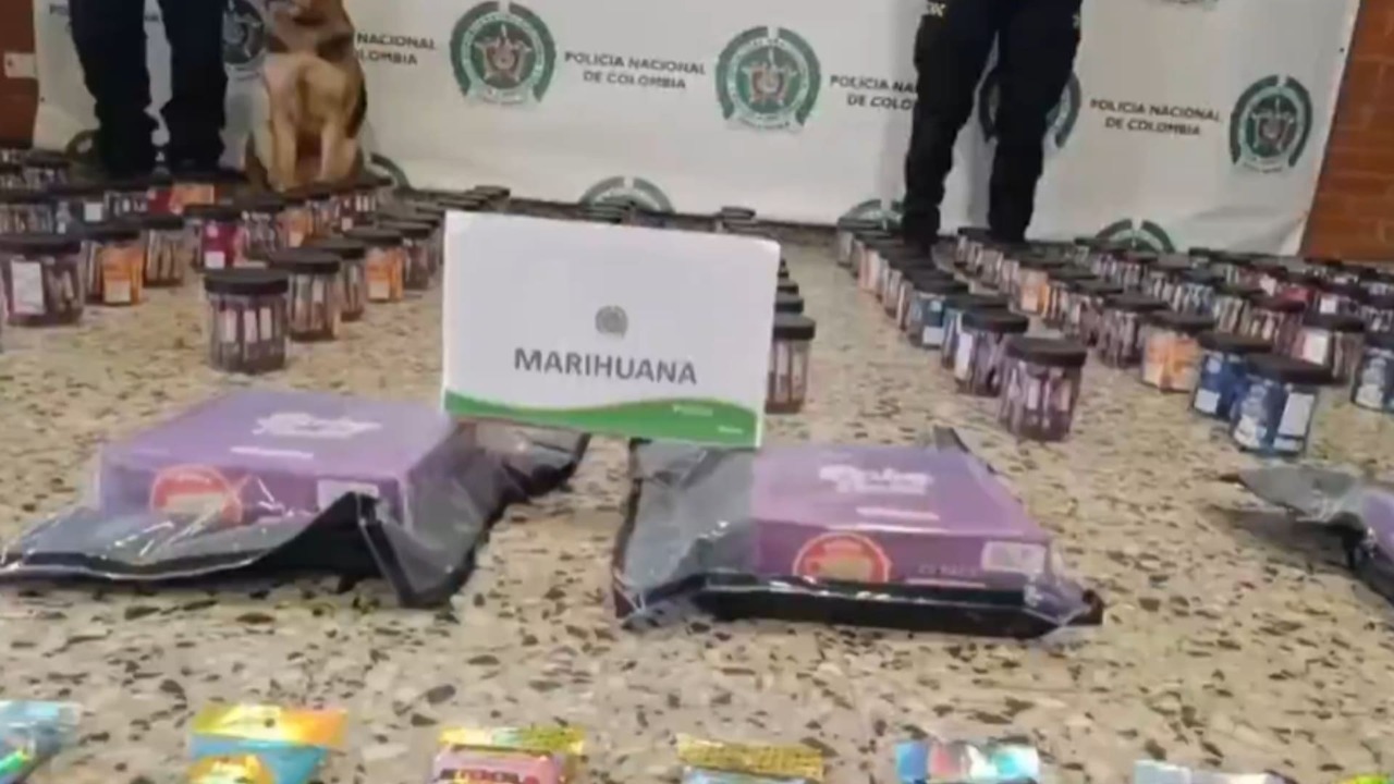 ¡La traían camuflada en gomitas y cigarrillos! Policía incauta 35 kilos de marihuana en el aeropuerto El Dorado