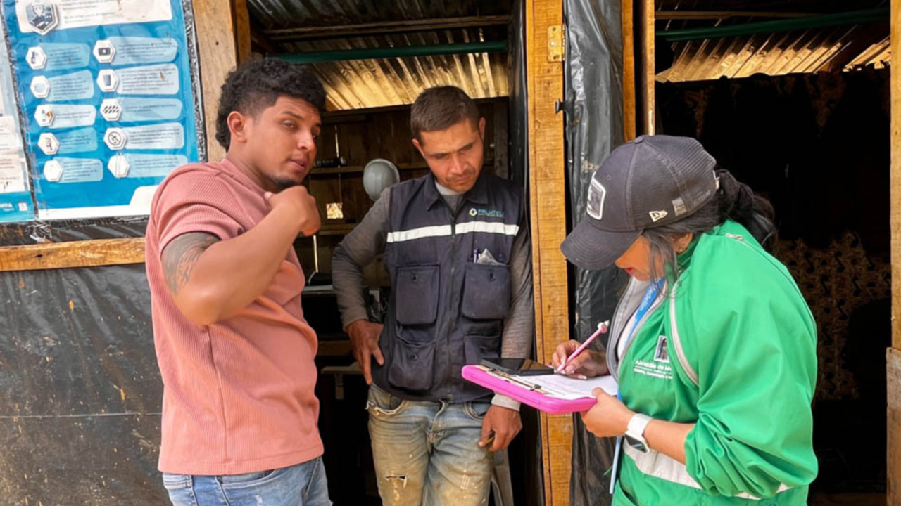 ¡Frenazo a la ilegalidad! Alcaldía de Medellín y Corantioquia suspenden 5 obras en Santa Elena