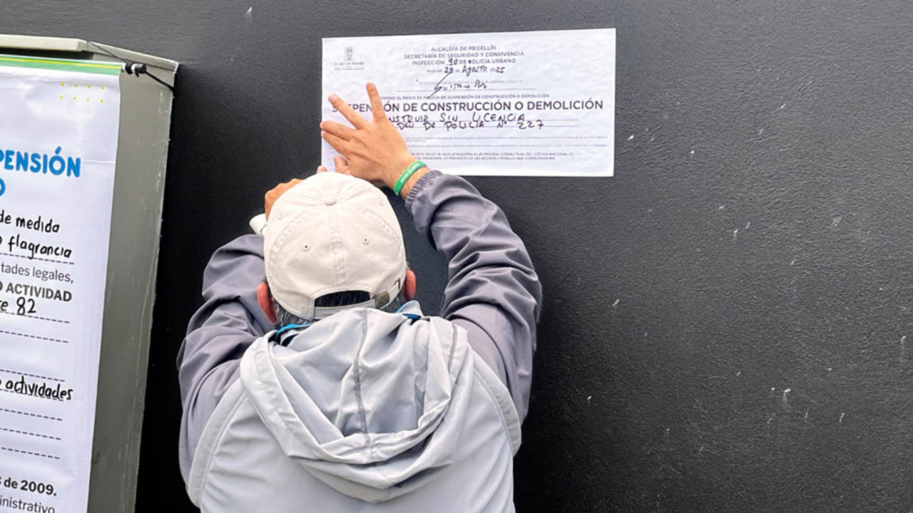 ¡Frenazo a la ilegalidad! Alcaldía de Medellín y Corantioquia suspenden 5 obras en Santa Elena