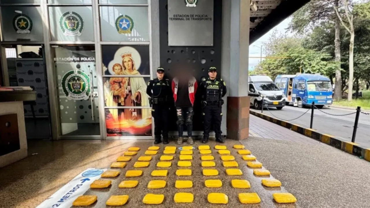 Operativo antinarcóticos: detienen a extranjero con 39 kilos de marihuana en la Terminal de Bogotá