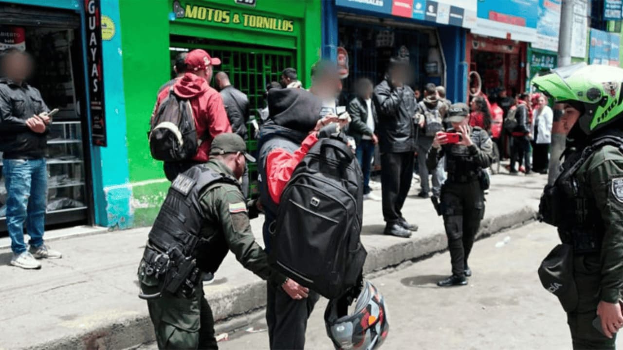  4 establecimientos y 8 motos sancionados en operativo en La Favorita, Bogotá